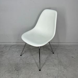 Vitra Eames Plastic Chair (vs432)